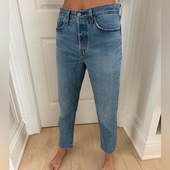 Levi’s women’s wedgie straight ankle jeans - Picture 4 of 7